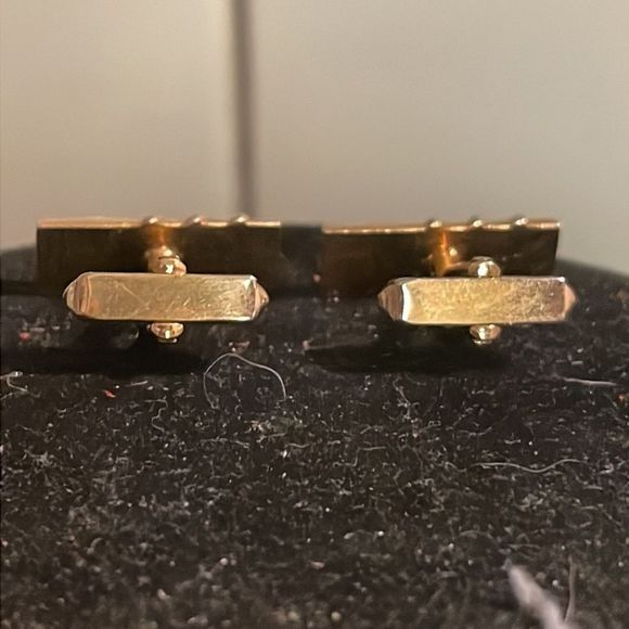 Vintage-1940s-Art Deco Swank gold plated 3D design rectangular toggle cuff links - Picture 8 of 15